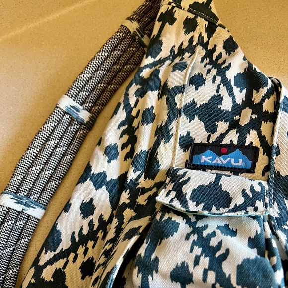KAVU Navy/Cream Shoulder Bag - Picture 3 of 8